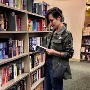 Meet your Posher, Demet